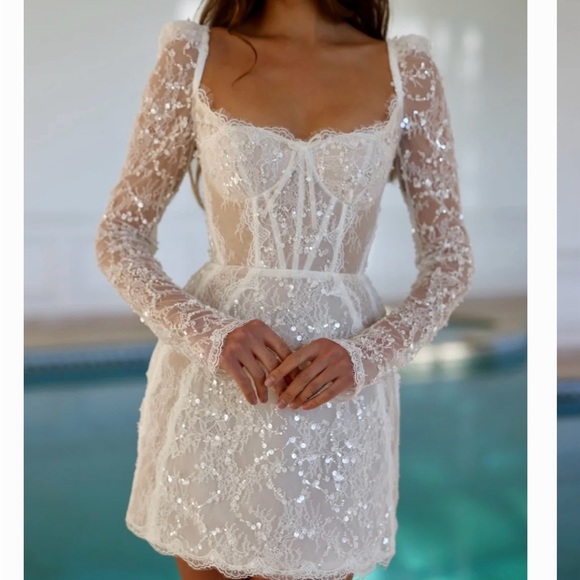 Elegant White Lace Bridal Dress - Picture 1 of 7